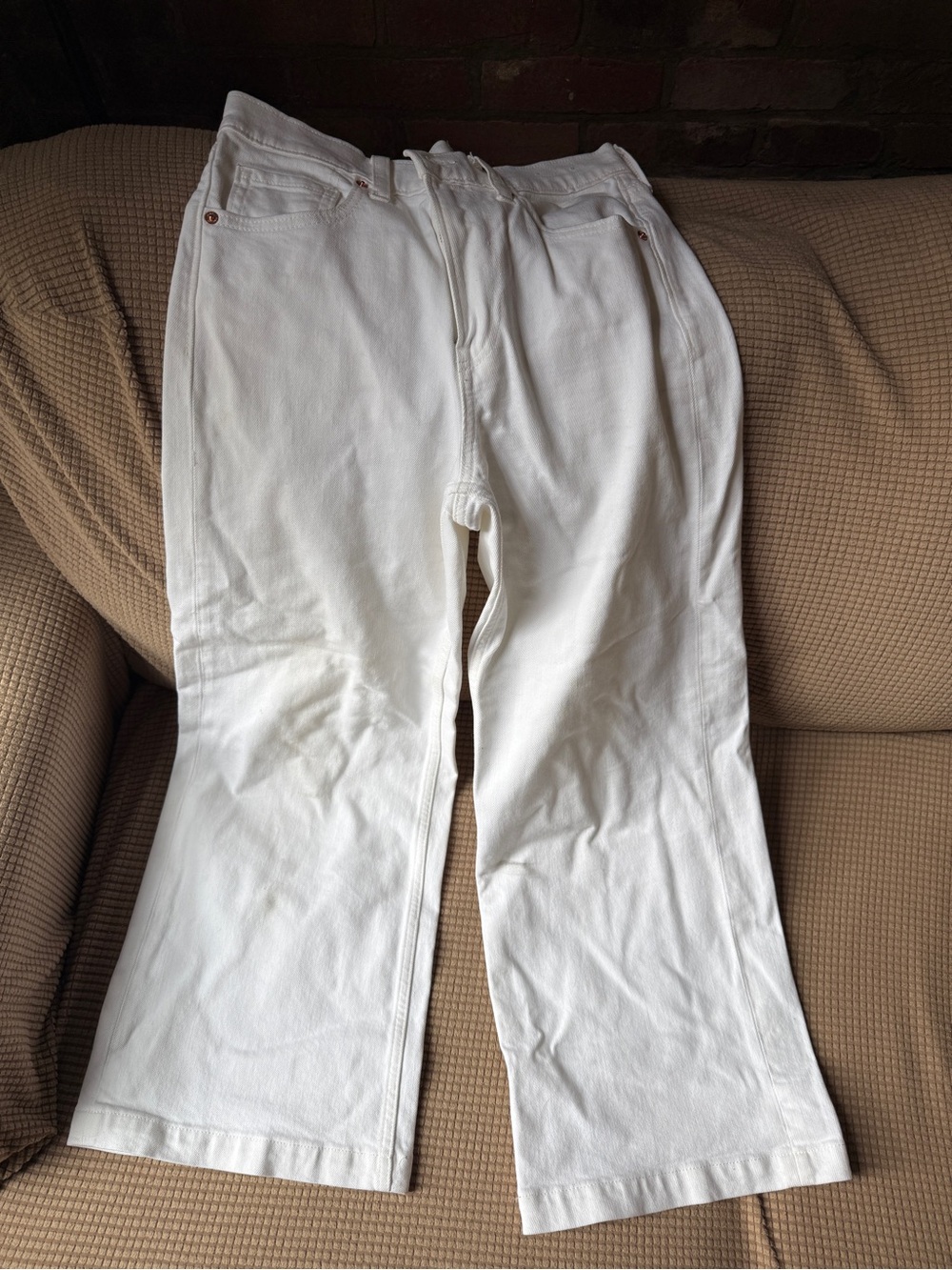 GAP High-Rise Stride Ankle Jeans in White